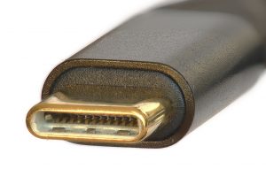 USB-C kaapelin liitin